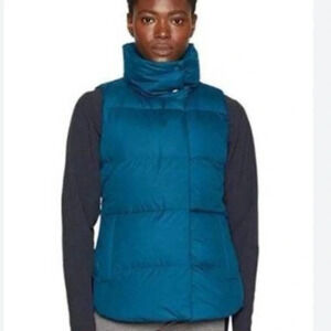 Athleta Downtown Vest Puffer Womens Size SP Semi Fitted Beautiful Blue